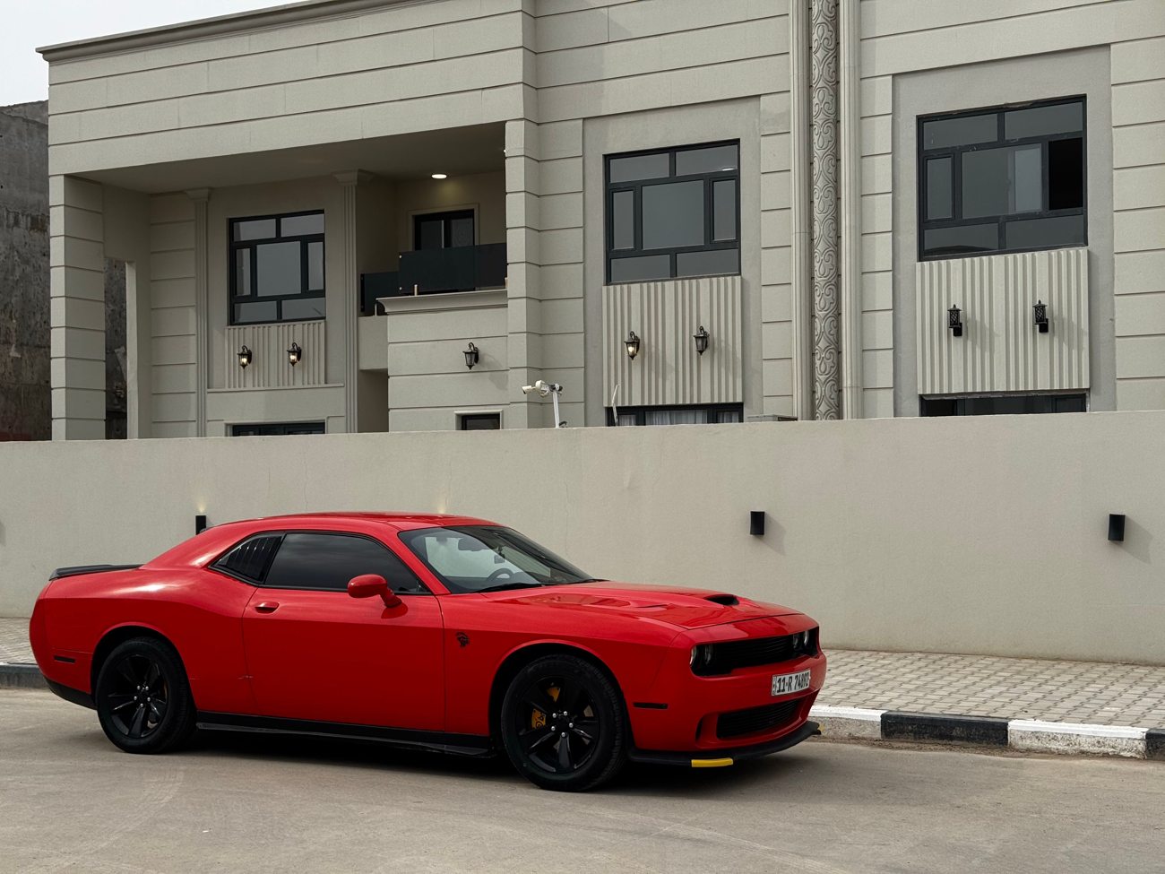 Automóvel estacionado numa rua
